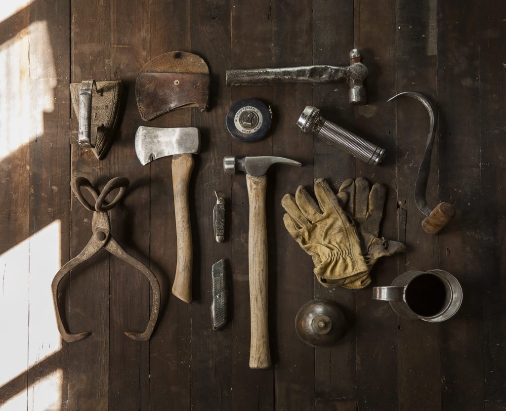 construction-work-carpenter-tools